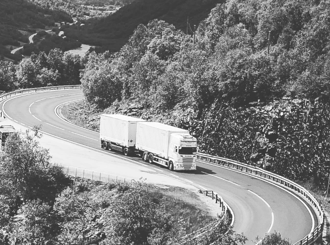 Ciężarówka w górach